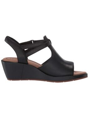 Womens Clarks Un Plaza Way Wedge Sandal in Black Leather. 26140371